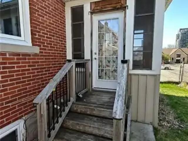 For Rent 3 Bedroom House Waterloo ON DS102339273