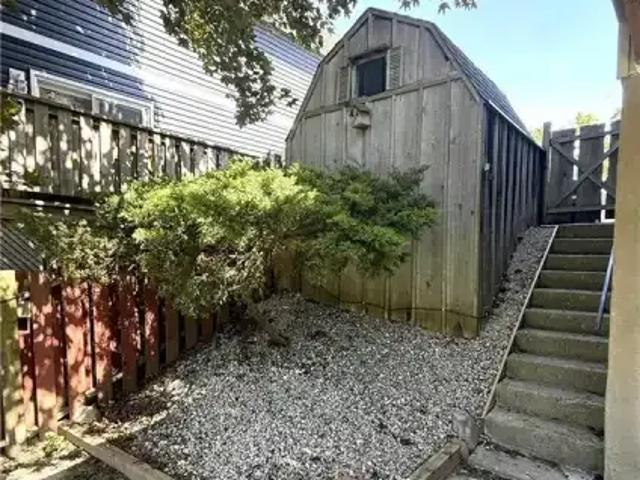 For Rent 3 Bedroom House Waterloo ON DS103012079