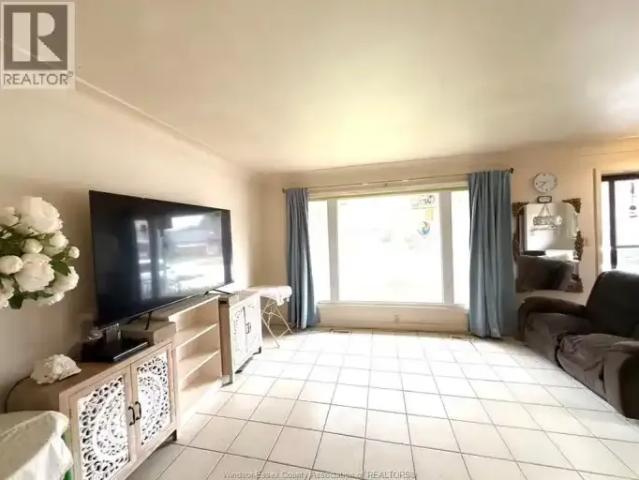 For Rent 3 Bedroom House Windsor ON DLS101878811