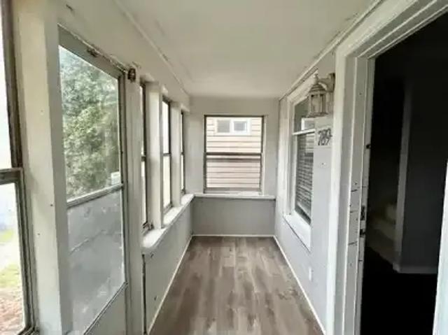 For Rent 3 Bedroom House Windsor ON DLS101878131