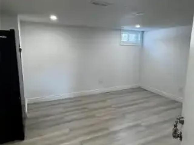 For Rent 3 Bedroom House Windsor ON DLS101878394