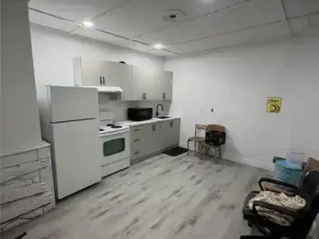 For Rent 3 Bedroom House Windsor ON DLS102952255