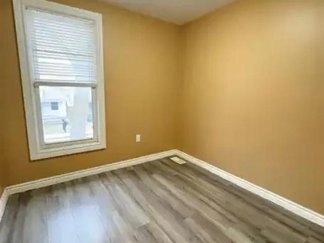 For Rent 3 Bedroom House Windsor ON DS101878662