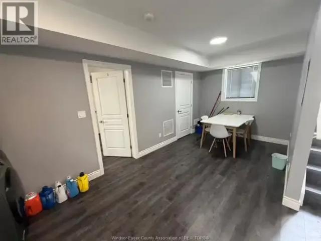 For Rent 3 Bedroom House Windsor ON DS102658693