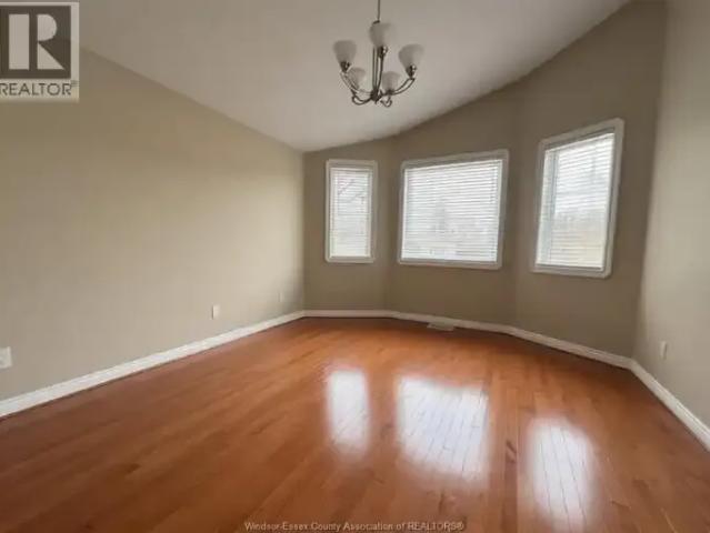 For Rent 3 Bedroom House Windsor ON DS103338634