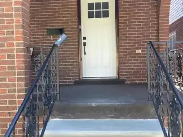 For Rent 3 Bedroom House Windsor ON DS103840426