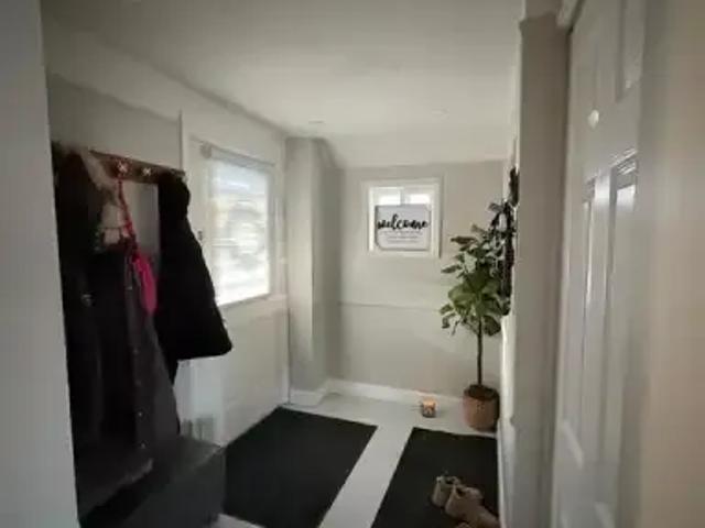 For Rent 3 Bedroom House Windsor ON DS103879756