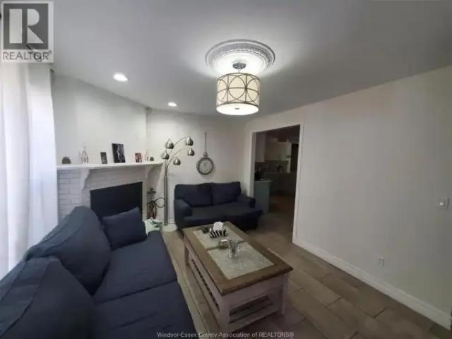 For Rent 3 Bedroom House Windsor ON DS104864184