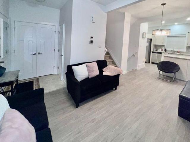 For Rent 3 Bedroom Shared Living/roommate Edmonton AB DS96647345