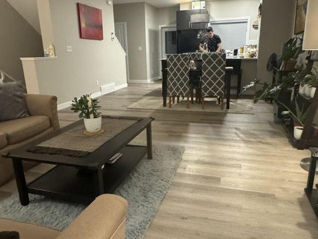 For Rent 3 Bedroom Shared Living/roommate Edmonton AB DS97414507