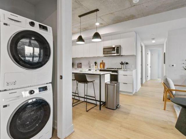 For Rent 3 Bedroom Shared Living/roommate Priv ON DLS97420166