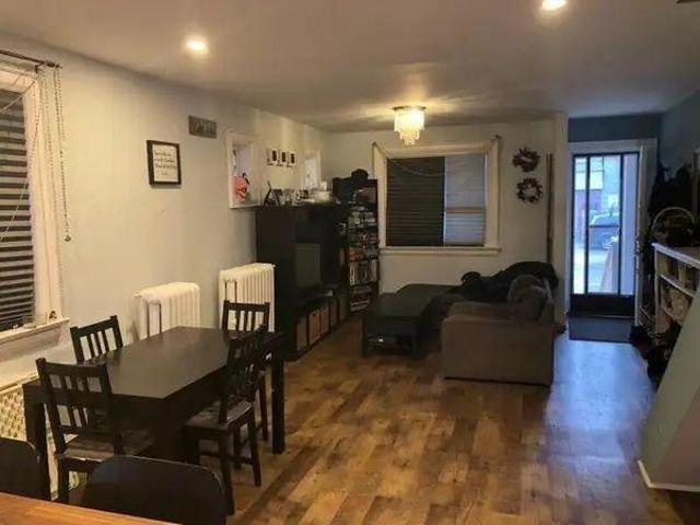 For Rent 3 Bedroom Shared Living/roommate Toronto ON DS97413082