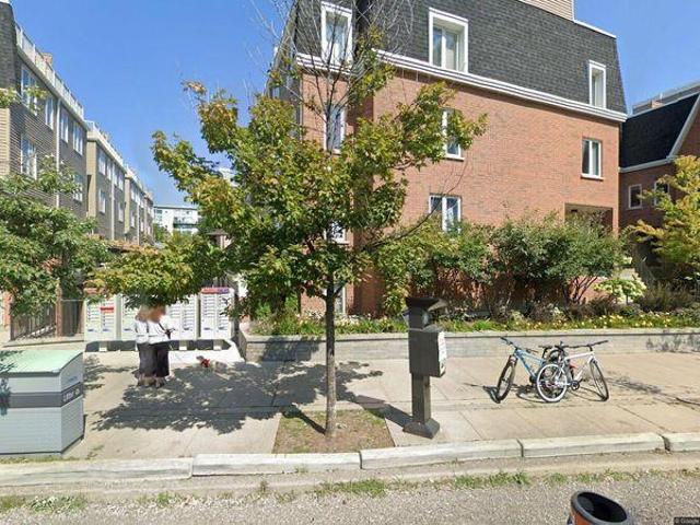 For Rent 3 Bedroom Shared Living/roommate Toronto ON DS97421872