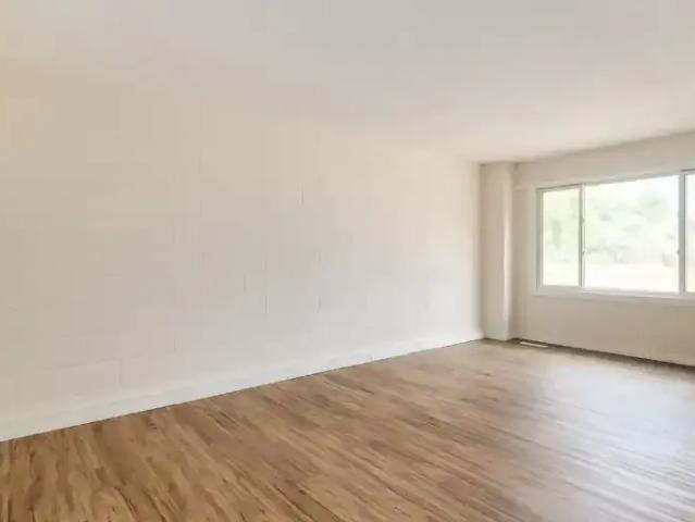 For Rent 3 Bedroom Townhouse Medicine Hat AB DS103878987