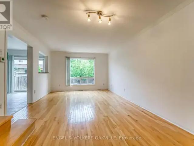 For Rent 3 Bedroom Townhouse Milton ON DS103487548