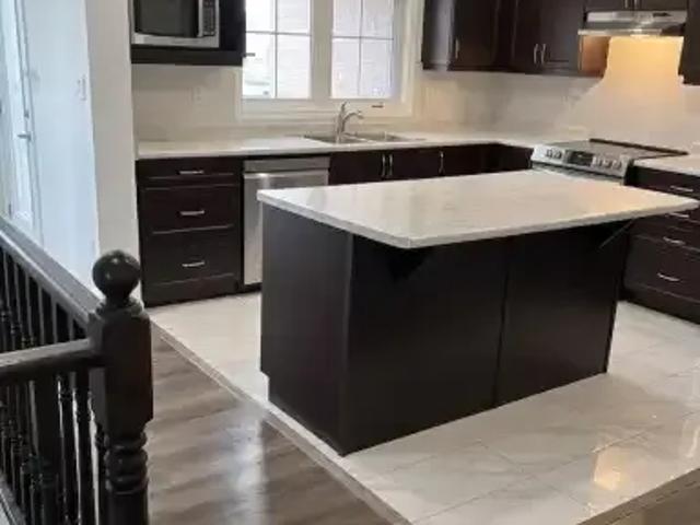 For Rent 3 Bedroom Townhouse Milton ON DS103920593