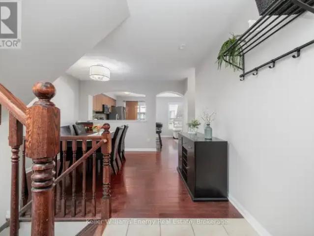 For Rent 3 Bedroom Townhouse Milton ON DS104106801