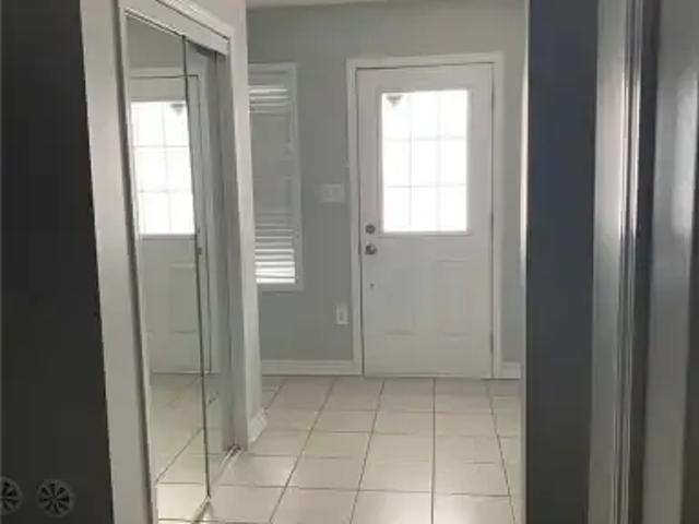For Rent 3 Bedroom Townhouse Milton ON DS104292294