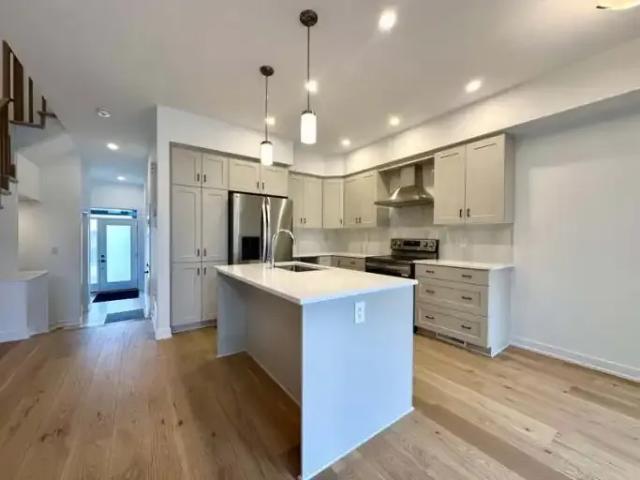 For Rent 3 Bedroom Townhouse Ottawa ON DS103215770