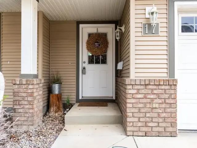 For Rent 3 Bedroom Townhouse Okotoks AB DS105167262