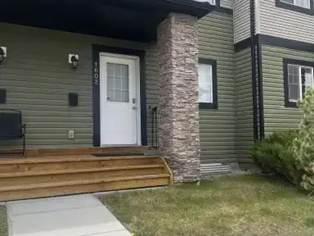 For Rent 3 Bedroom Townhouse Airdrie AB DS102847077
