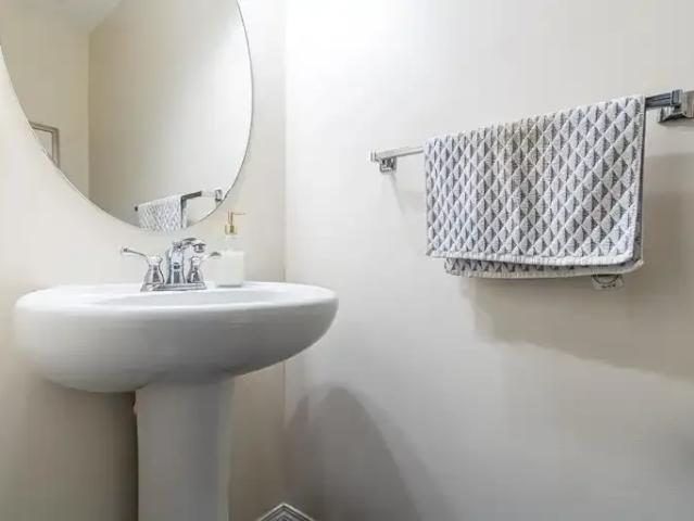 For Rent 3 Bedroom Townhouse Airdrie AB DS103879484