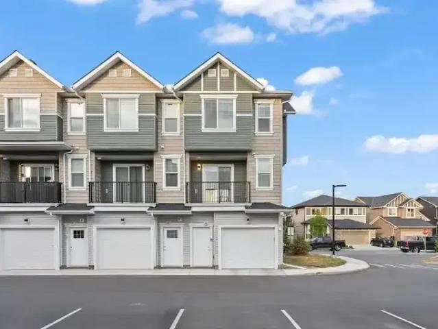 For Rent 3 Bedroom Townhouse Airdrie AB DS103151702