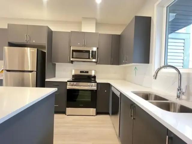 For Rent 3 Bedroom Townhouse Airdrie AB DS103179124