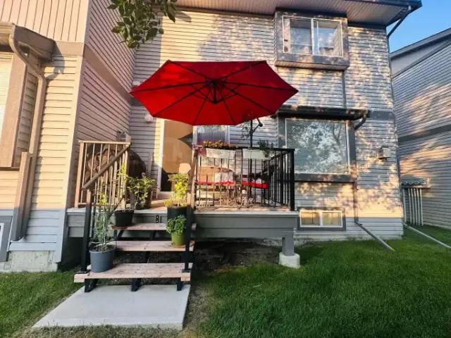 For Rent 3 Bedroom Townhouse Airdrie AB DS104470624