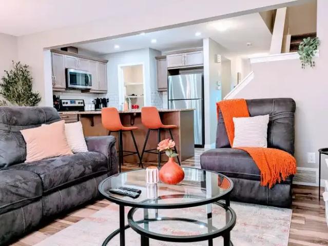 For Rent 3 Bedroom Townhouse Airdrie AB DS104179446