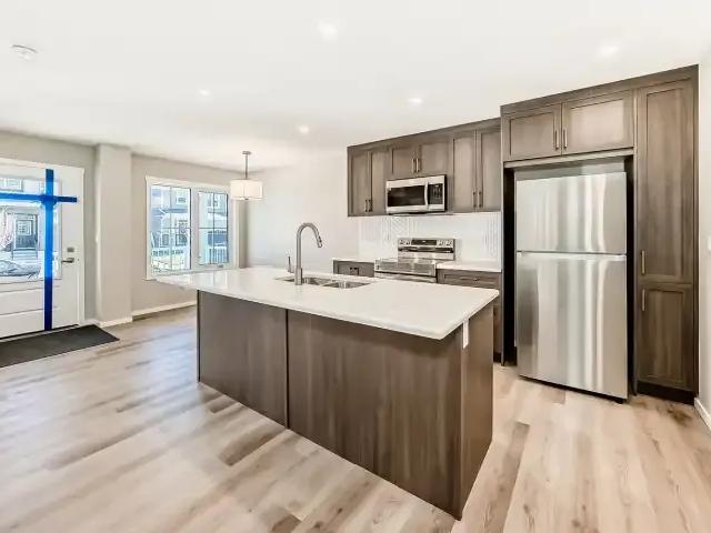 For Rent 3 Bedroom Townhouse Airdrie AB DS104181882