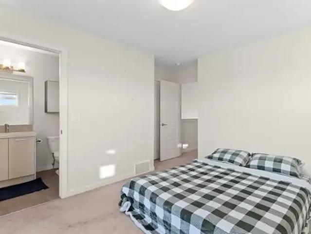 For Rent 3 Bedroom Townhouse Airdrie AB DS104362570