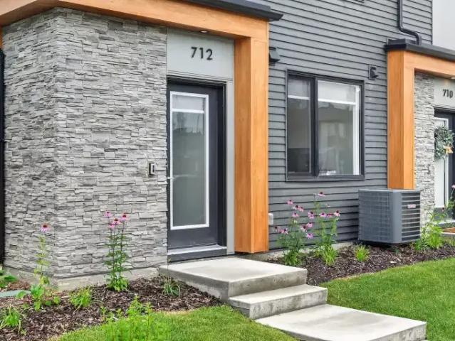 For Rent 3 Bedroom Townhouse Airdrie AB DS105023313