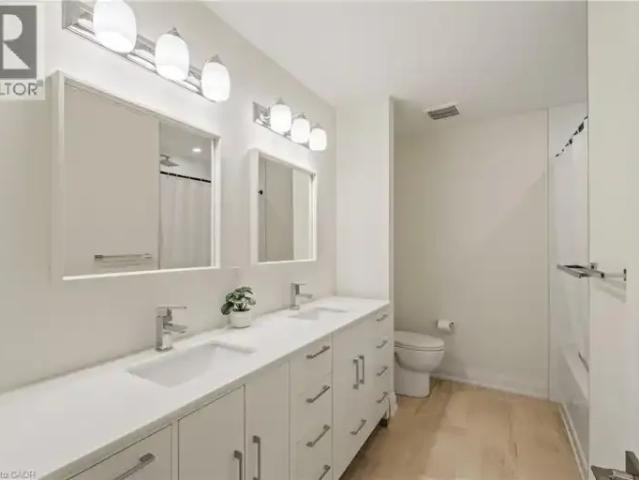 For Rent 3 Bedroom Townhouse Burlington ON DS102468374