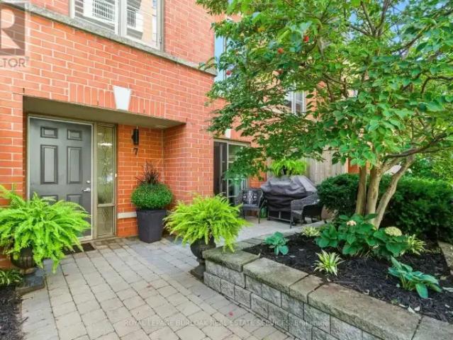 For Rent 3 Bedroom Townhouse Burlington ON DS103355344