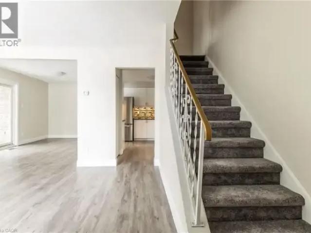 For Rent 3 Bedroom Townhouse Burlington ON DS104471070
