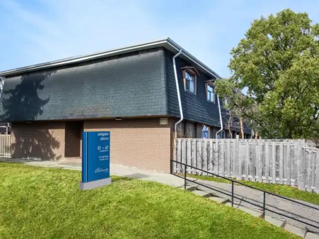 For Rent 3 Bedroom Townhouse Brampton ON DS103958061