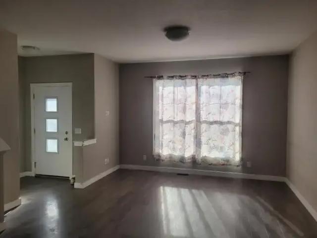 For Rent 3 Bedroom Townhouse Calgary AB DLS101217055