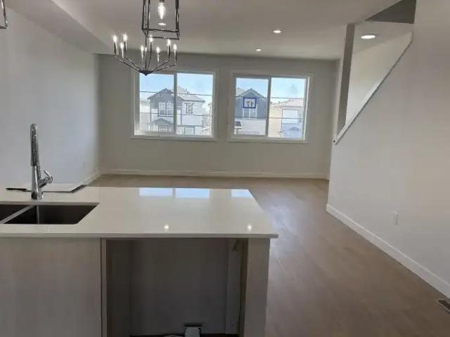 For Rent 3 Bedroom Townhouse Calgary AB DLS102052384