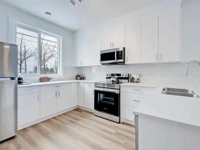 For Rent 3 Bedroom Townhouse Calgary AB DS96249902