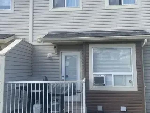 For Rent 3 Bedroom Townhouse Calgary AB DS101440635