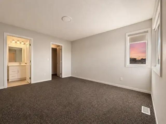 For Rent 3 Bedroom Townhouse Calgary AB DS101687672