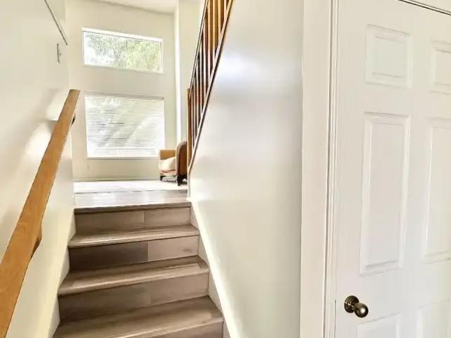 For Rent 3 Bedroom Townhouse Calgary AB DS102551592