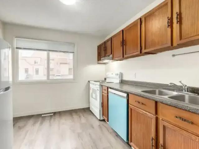 For Rent 3 Bedroom Townhouse Calgary AB DS102844630