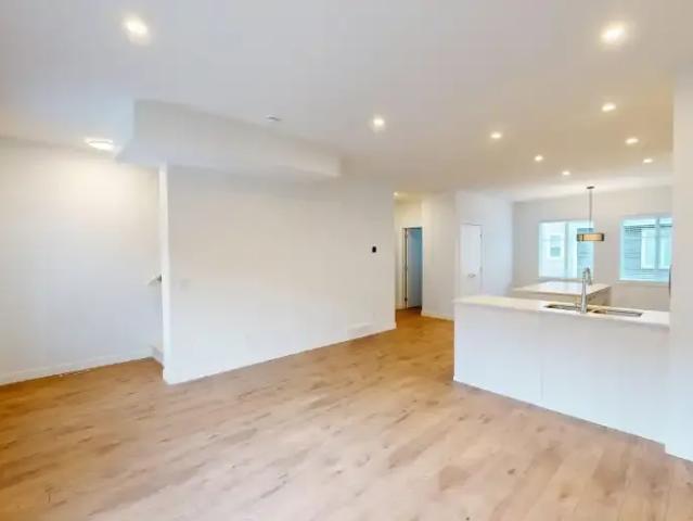 For Rent 3 Bedroom Townhouse Calgary AB DS102846497