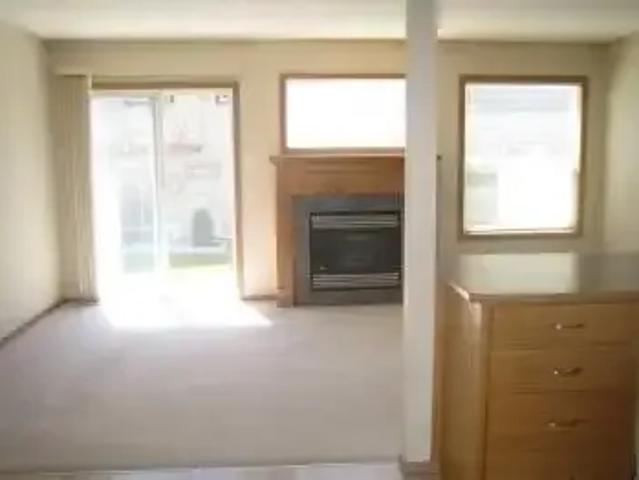 For Rent 3 Bedroom Townhouse Calgary AB DS102052461
