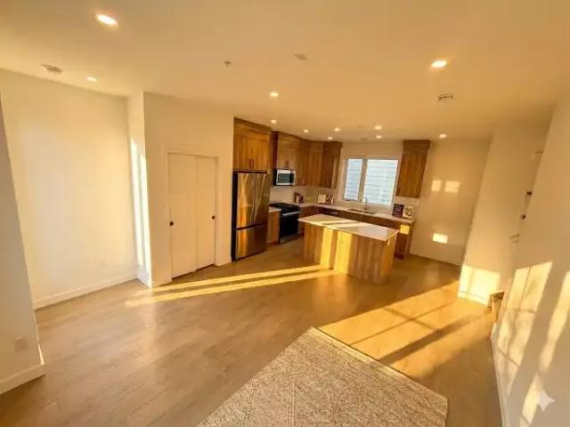 For Rent 3 Bedroom Townhouse Calgary AB DS102052367