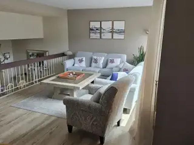 For Rent 3 Bedroom Townhouse Calgary AB DS102339088