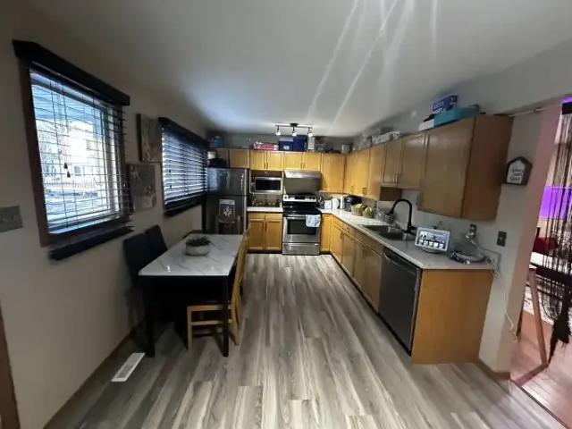For Rent 3 Bedroom Townhouse Calgary AB DS103574540