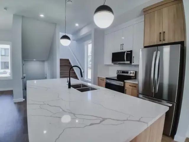 For Rent 3 Bedroom Townhouse Calgary AB DS104470664